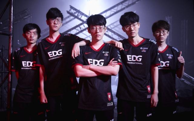 帮助球员在 帮助球员在